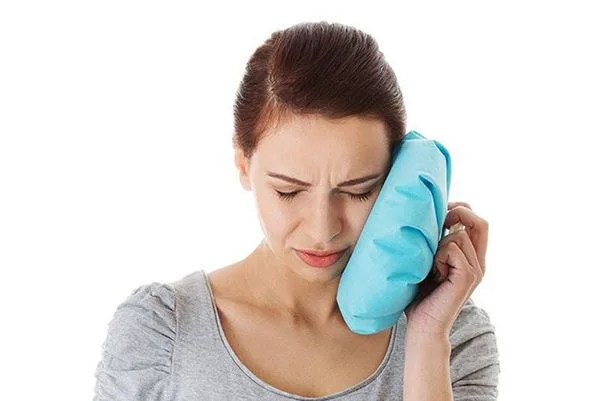 Chườm ấm sau khi trồng răng Implant có tác dụng gì?&nbsp;
