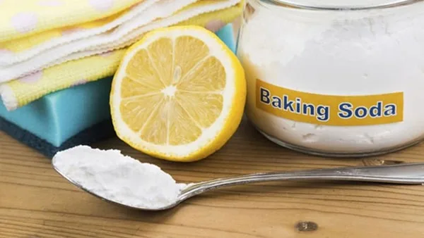 Làm hết vàng răng bằng baking soda 