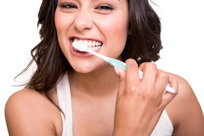 Vệ sinh răng miệng giá bao nhiêu tiền? Tìm hiểu chi phí và lợi ích