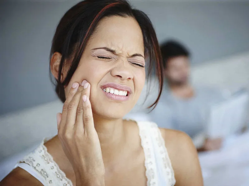 Nhai nhiều 1 bên thì bên nào to hơn​?