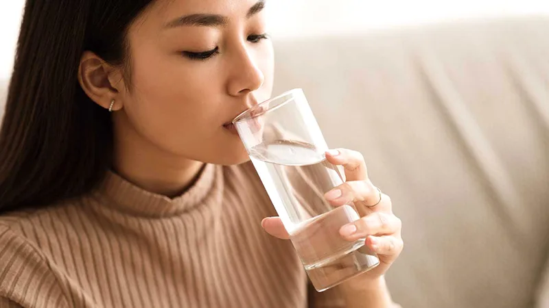 Nên uống nước trước hay sau khi đánh răng?