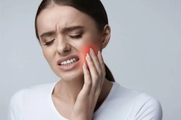 Tác hại của việc không nhổ răng sâu