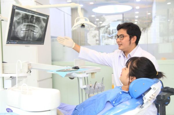 Top 8 bác sĩ chuyên cấy ghép implant uy tín tại TPHCM