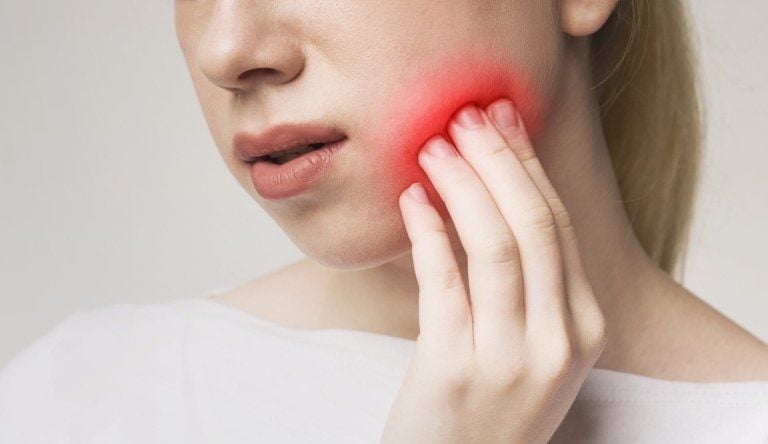 Mỏi quai hàm là bệnh gì? Nguyên nhân và cách điều trị