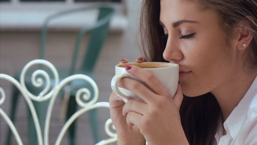Nhổ răng khôn uống cà phê có được không?
