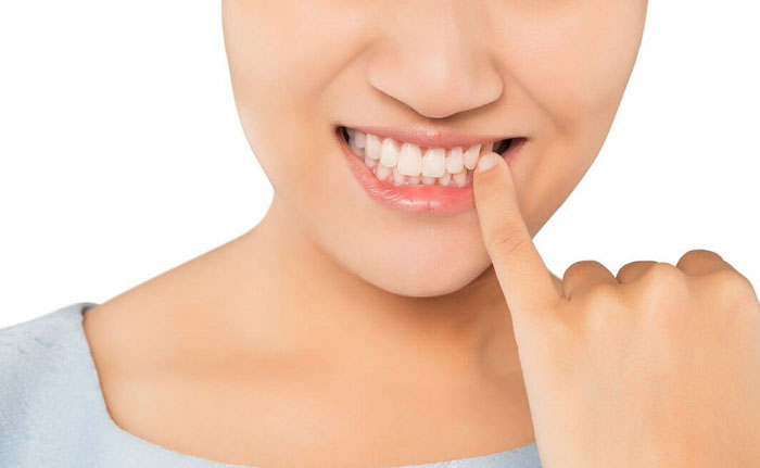 Hướng dẫn loại bỏ thức ăn nhét vào chỗ nhổ răng
