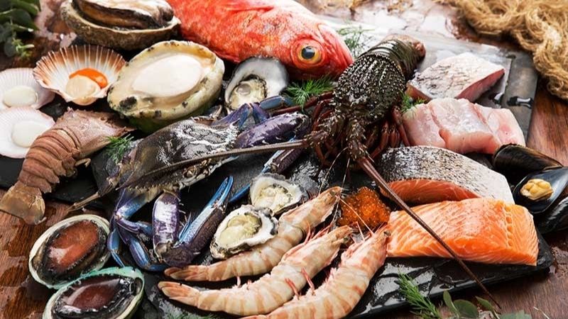 Nhổ răng khôn có được ăn hải sản không?